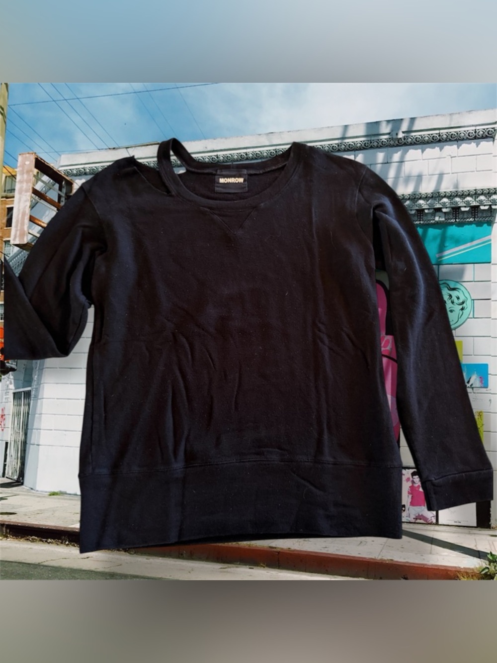 Monrow classic crew neck sweatshirt with distinctive shoulder cutout black Sz S